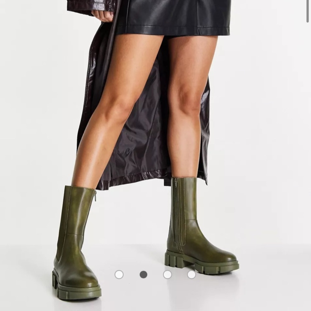Free People NWOT Brooks Chelsea boots Olive